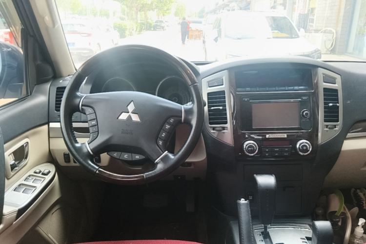 Used Mitsubishi Pajero  Steering Wheel