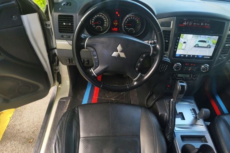 Used Mitsubishi Pajero  Steering Wheel