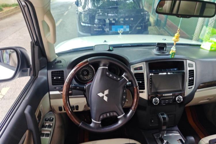 Used Mitsubishi Pajero  Steering Wheel
