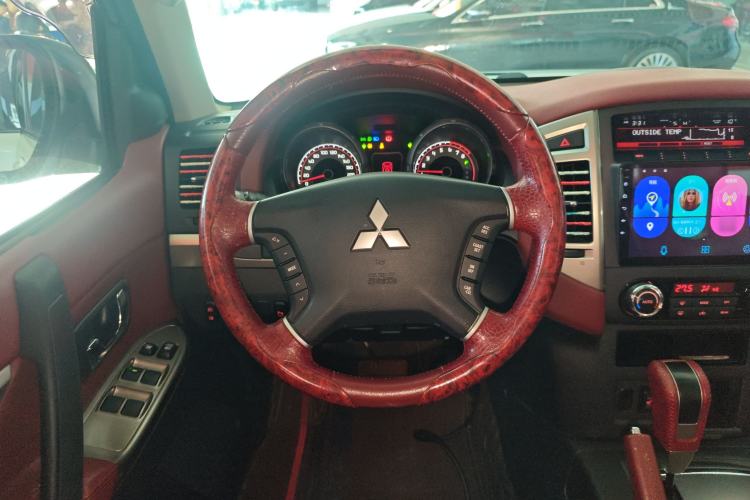 Used Mitsubishi Pajero 2019 3.0L Automatic Standard Edition Steering Wheel