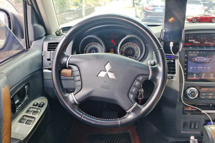 Used Mitsubishi Pajero 2019 3.0L Automatic Comfort Edition Steering Wheel