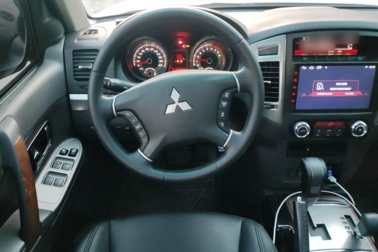 Used Mitsubishi Pajero 2019 3.0L Automatic Comfort Edition Steering Wheel
