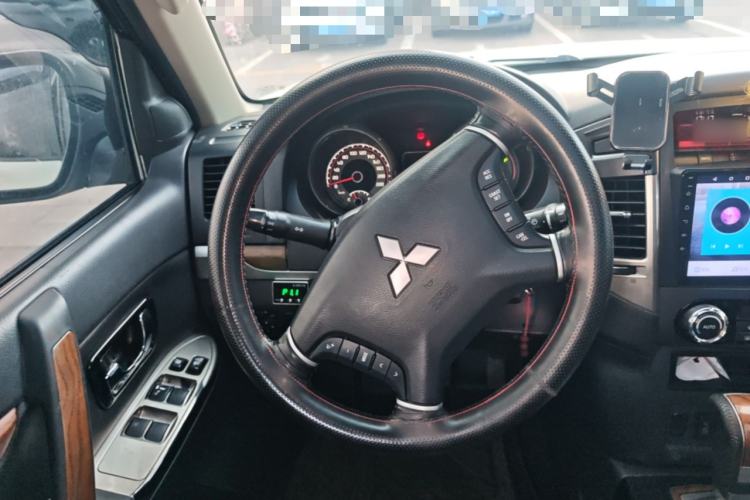 Used Mitsubishi Pajero  Steering Wheel