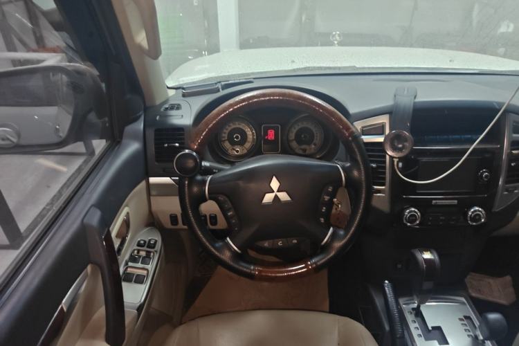 Used Mitsubishi Pajero  Steering Wheel