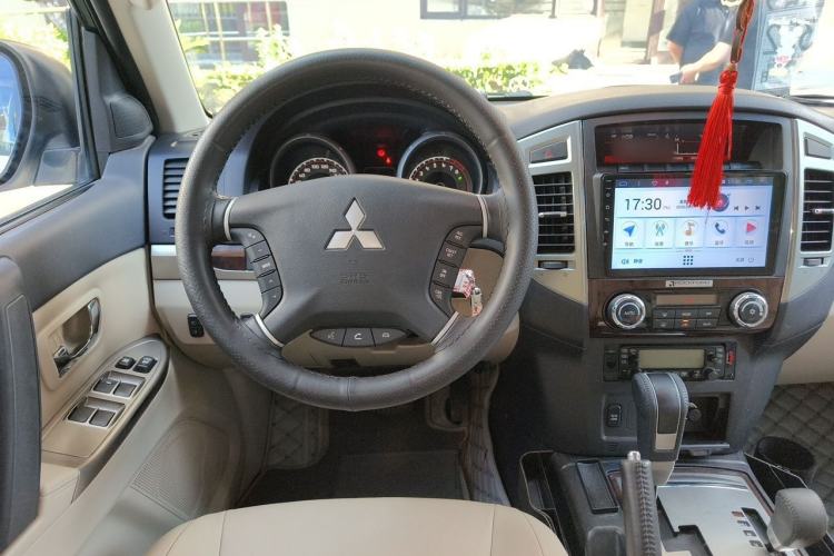 Used Mitsubishi Pajero 2019 V97 3.8L 5-Door GLS Sunroof Dual Differential – Middle East Steering Wheel
