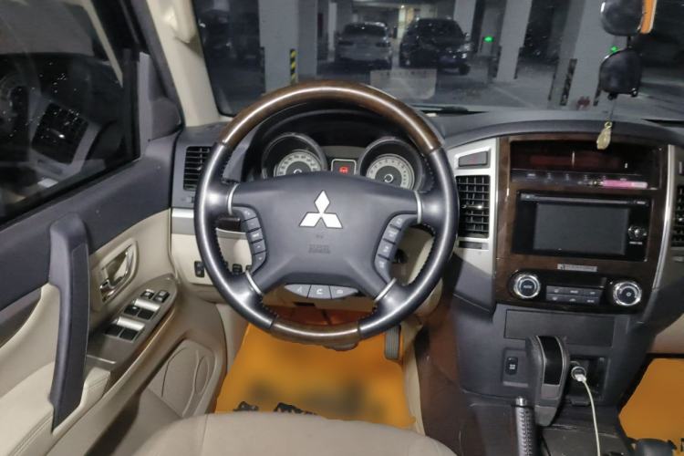 Used Mitsubishi Pajero  Steering Wheel