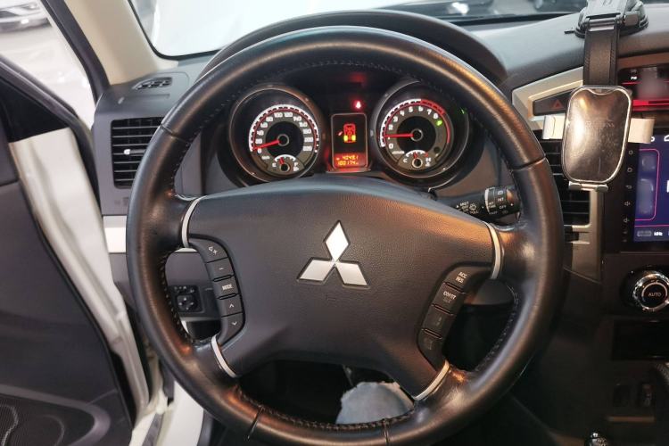 Used Mitsubishi Pajero 2019 3.0L Automatic Luxury Edition Steering Wheel