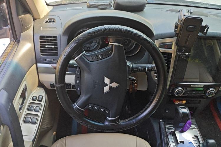 Used Mitsubishi Pajero  Steering Wheel