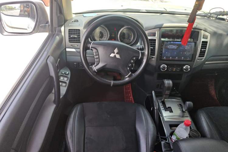 Used Mitsubishi Pajero 2019 3.0L Automatic Comfort Edition Steering Wheel
