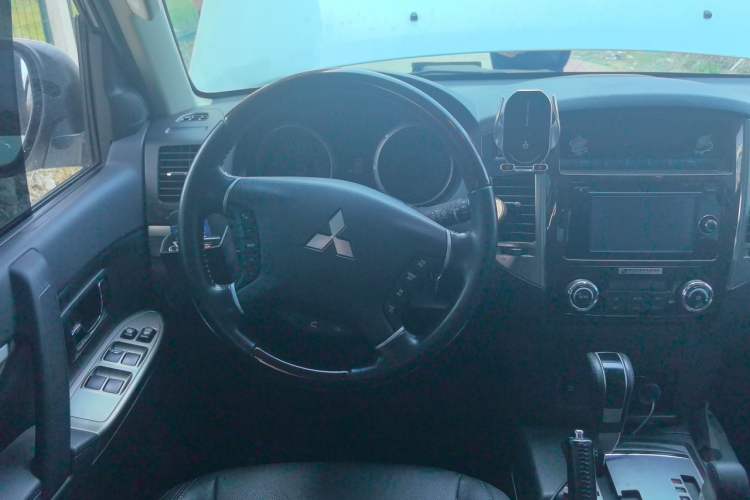 Used Mitsubishi Pajero  Steering Wheel
