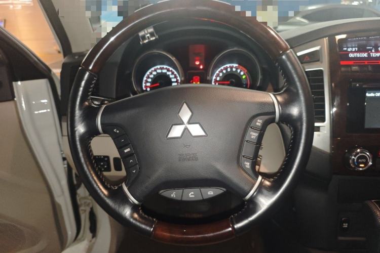 Used Mitsubishi Pajero  Steering Wheel