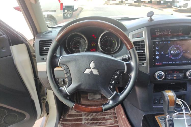 Used Mitsubishi Pajero 2019 3.0L Automatic Luxury Edition Steering Wheel