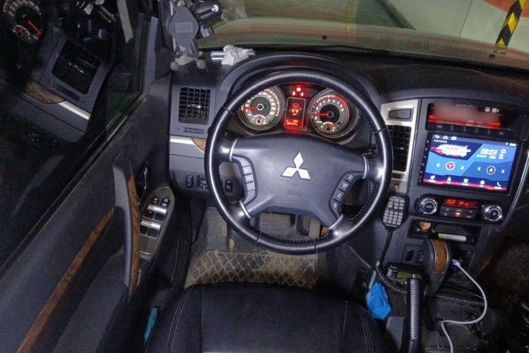 Used Mitsubishi Pajero 2019 3.0L Automatic Comfort Edition Steering Wheel