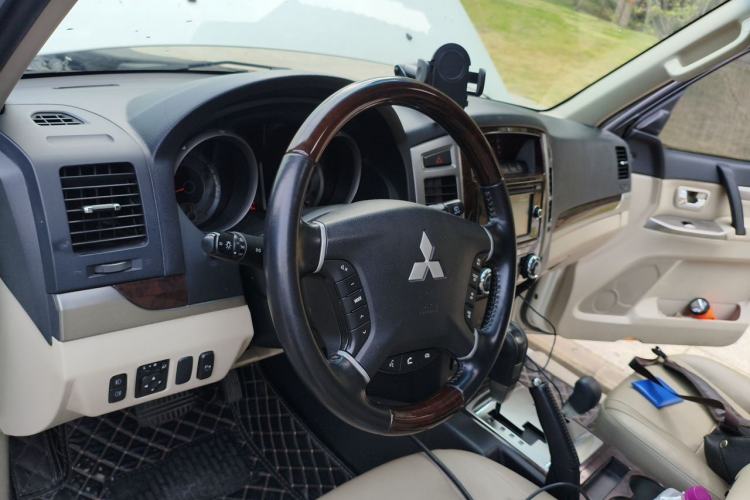 Used Mitsubishi Pajero  Steering Wheel