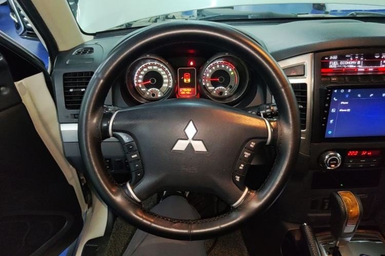 Used Mitsubishi Pajero 2019 3.0L Automatic Luxury Edition Steering Wheel