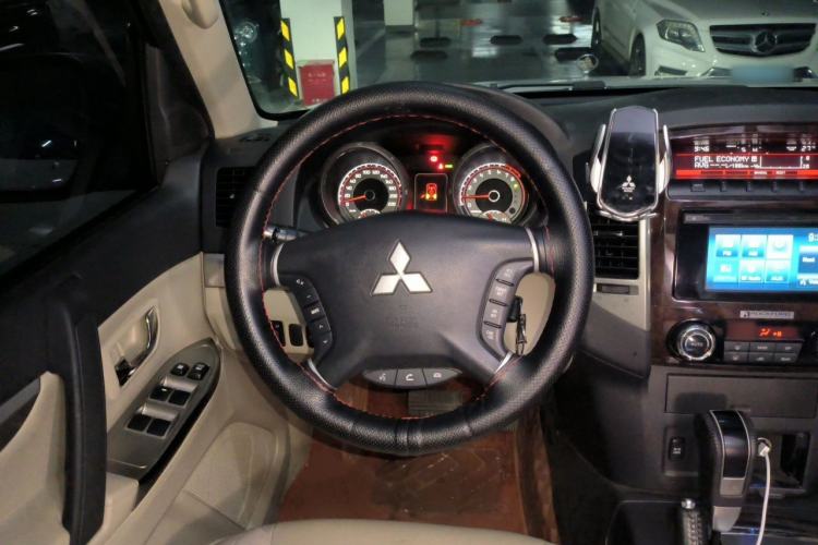 Used Mitsubishi Pajero  Steering Wheel