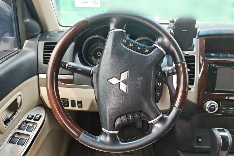 Used Mitsubishi Pajero  Steering Wheel