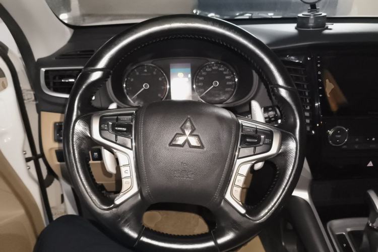 Used Mitsubishi Pajero  Steering Wheel