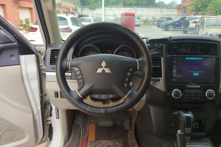 Used Mitsubishi Pajero  Steering Wheel