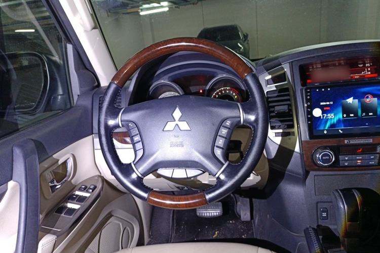 Used Mitsubishi Pajero  Steering Wheel