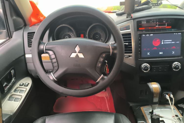 Used Mitsubishi Pajero 2019 3.0L Automatic Standard Edition Steering Wheel