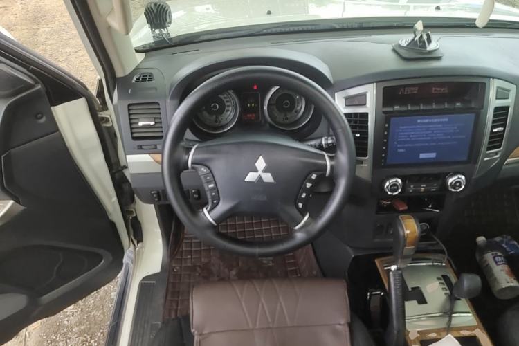 Used Mitsubishi Pajero 2019 3.0L Automatic Standard Edition Steering Wheel