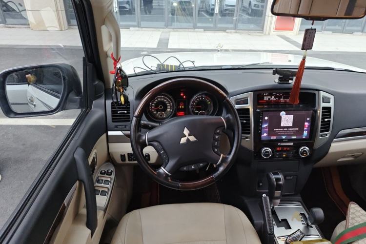Used Mitsubishi Pajero  Steering Wheel