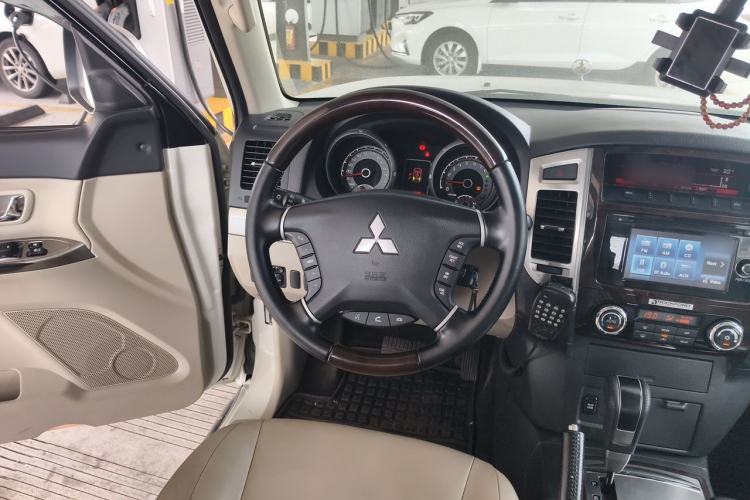 Used Mitsubishi Pajero  Steering Wheel