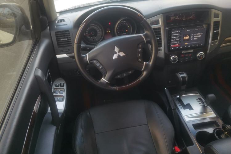 Used Mitsubishi Pajero  Steering Wheel