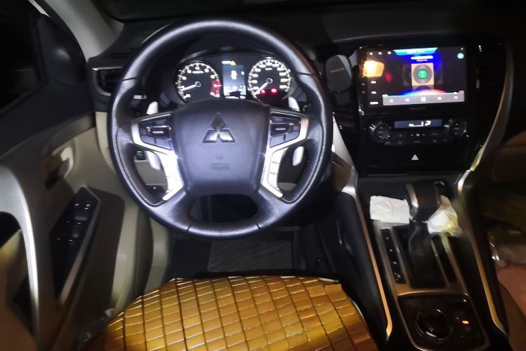 Used Mitsubishi Pajero 2019 3.0L Automatic Standard Edition Steering Wheel