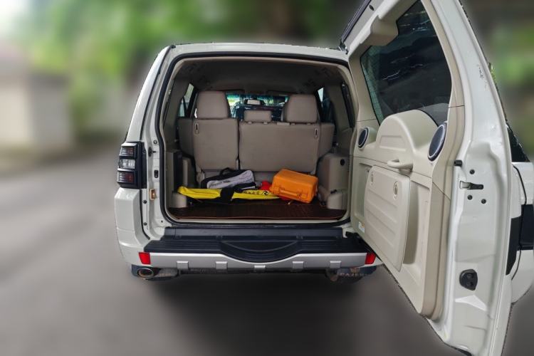 Used Mitsubishi Pajero  Trunk