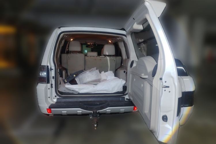 Used Mitsubishi Pajero  Trunk