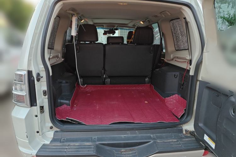 Used Mitsubishi Pajero 2019 3.0L Automatic Prestige Edition Trunk