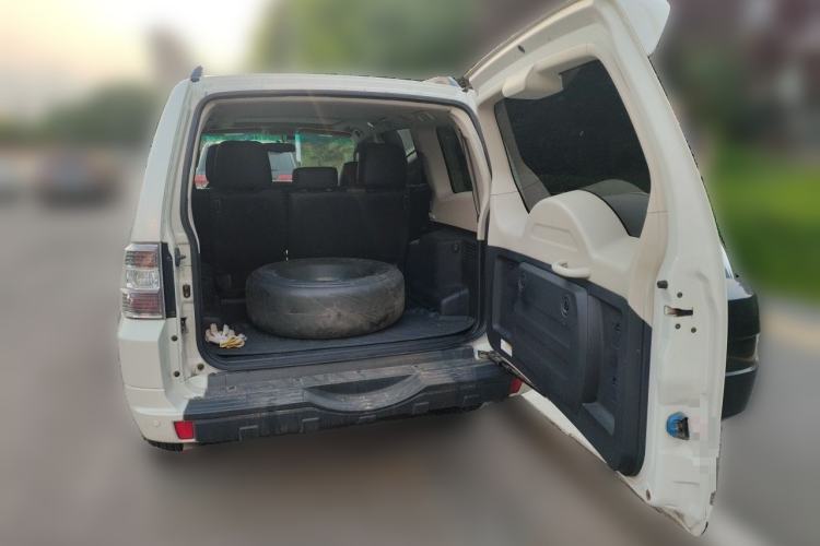 Used Mitsubishi Pajero 2019 3.0L Automatic Comfort Edition Trunk