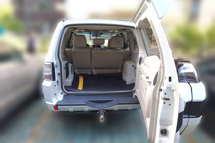Used Mitsubishi Pajero 2019 V97 3.8L 5-Door GLS Sunroof Dual Differential – Middle East Trunk