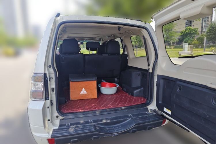 Used Mitsubishi Pajero 2019 3.0L Automatic Comfort Edition Trunk