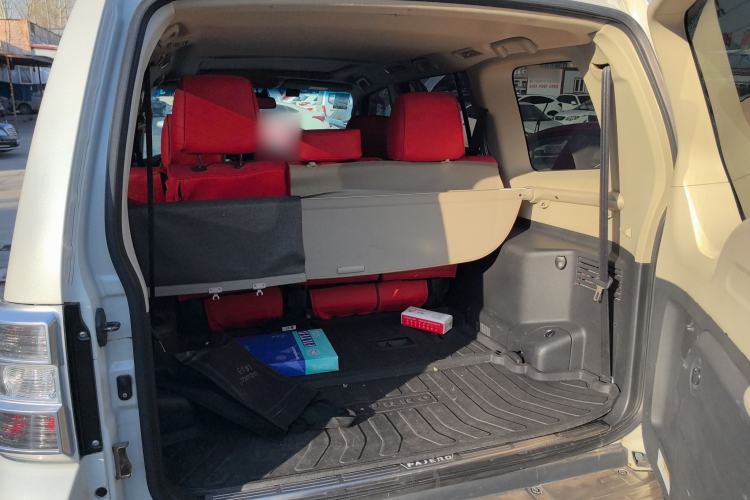 Used Mitsubishi Pajero 2019 3.0L Automatic Prestige Edition Trunk