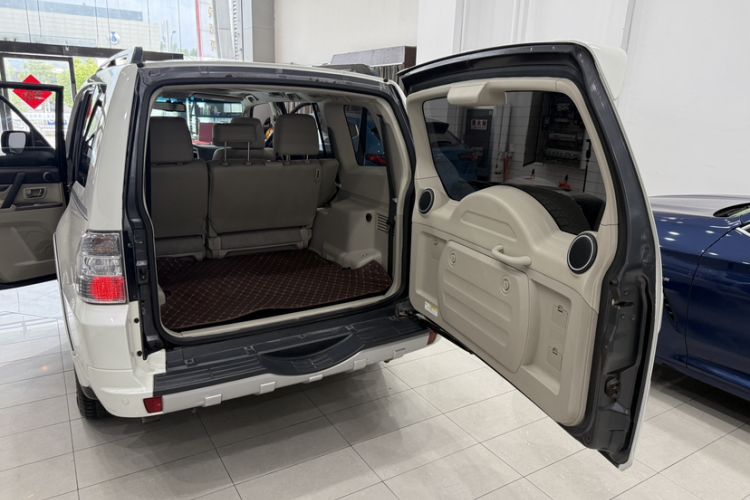 Used Mitsubishi Pajero 2019 V97 3.8L 5-Door GLS Sunroof Dual Differential – Middle East Trunk