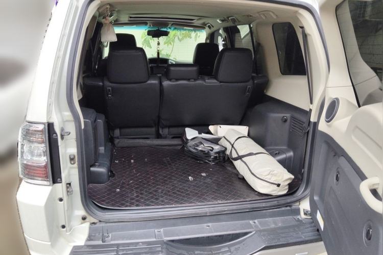 Used Mitsubishi Pajero 2019 V97 3.8L 5-Door GLS Sunroof Dual Differential – Middle East Trunk