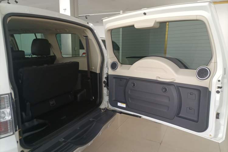 Used Mitsubishi Pajero 2019 V97 3.8L 5-Door GLS Middle East Edition Trunk
