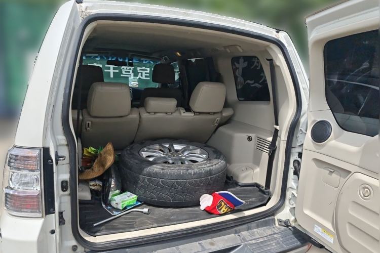 Used Mitsubishi Pajero  Trunk
