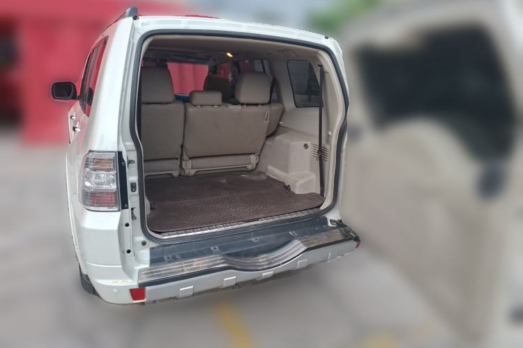 Used Mitsubishi Pajero 2019 V97 3.8L 5-Door GLS Middle East Edition Trunk