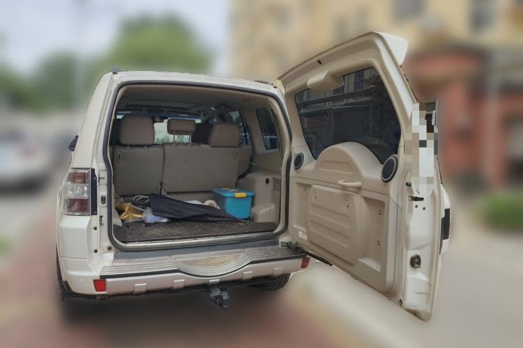Used Mitsubishi Pajero  Trunk