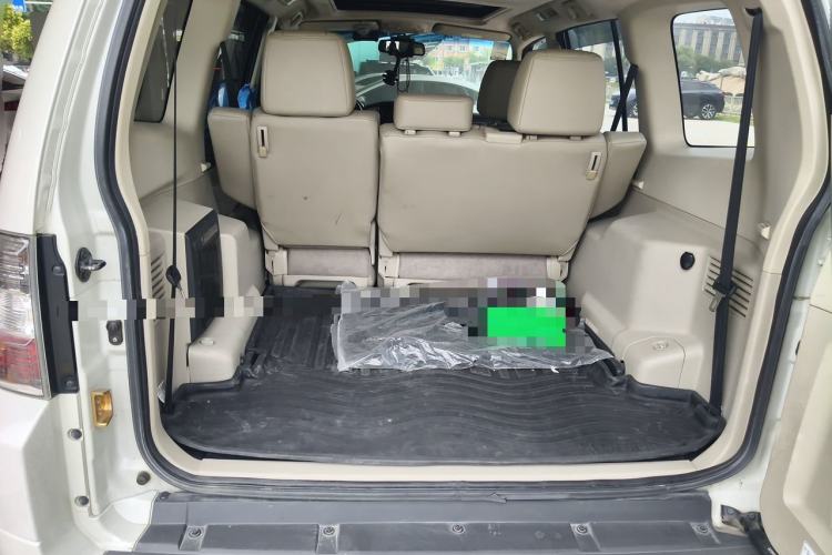 Used Mitsubishi Pajero  Trunk