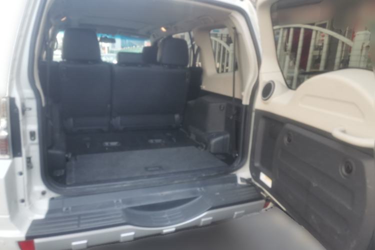 Used Mitsubishi Pajero  Trunk
