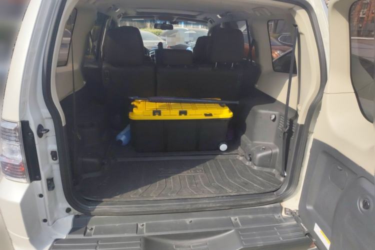 Used Mitsubishi Pajero 2019 3.0L Automatic Standard Edition Trunk