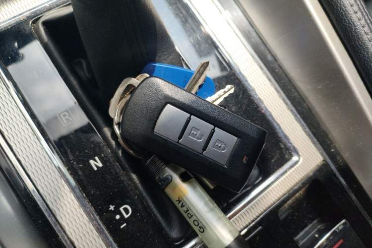 Used Mitsubishi Pajero  Vehicle Key