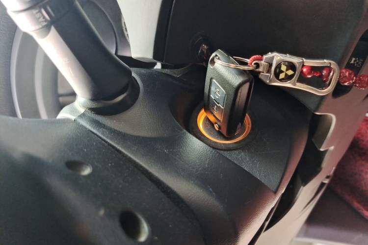 Used Mitsubishi Pajero 2019 3.0L Automatic Comfort Edition Vehicle Key