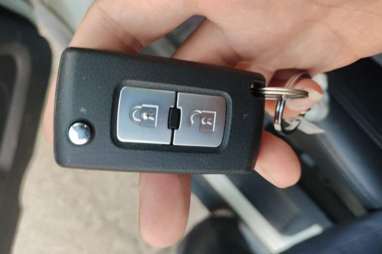 Used Mitsubishi Pajero 2019 3.0L Automatic Comfort Edition Vehicle Key