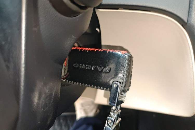 Used Mitsubishi Pajero 2019 V97 3.8L 5-Door GLS Middle East Edition Vehicle Key